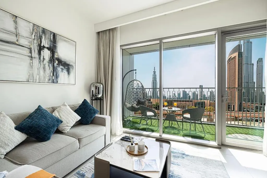 Maxstays - Stunning Burj Khalifa View - Dubai Mall Access - Infinity Pool Apartment