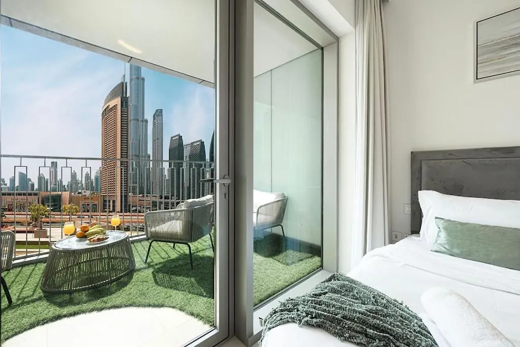 Maxstays - Stunning Burj Khalifa View - Dubai Mall Access - Infinity Pool 0*,