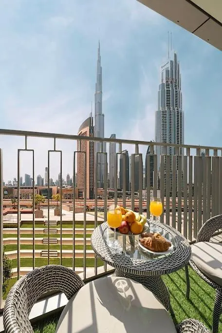 Maxstays - Stunning Burj Khalifa View - Dubai Mall Access - Infinity Pool 0*,  United Arab Emirates