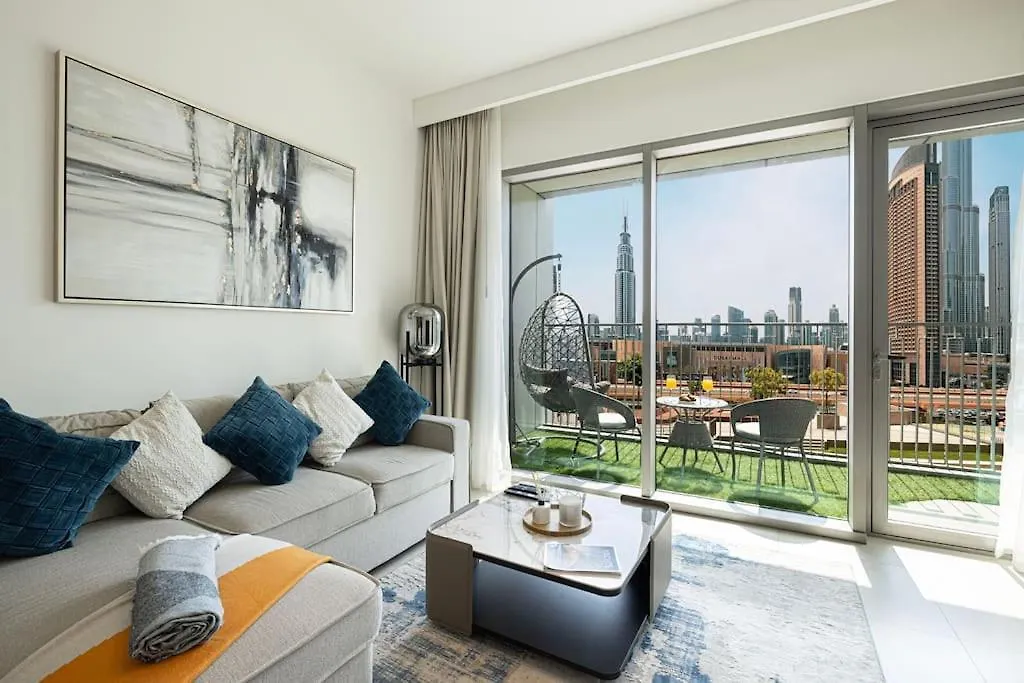 Maxstays - Stunning Burj Khalifa View - Dubai Mall Access - Infinity Pool