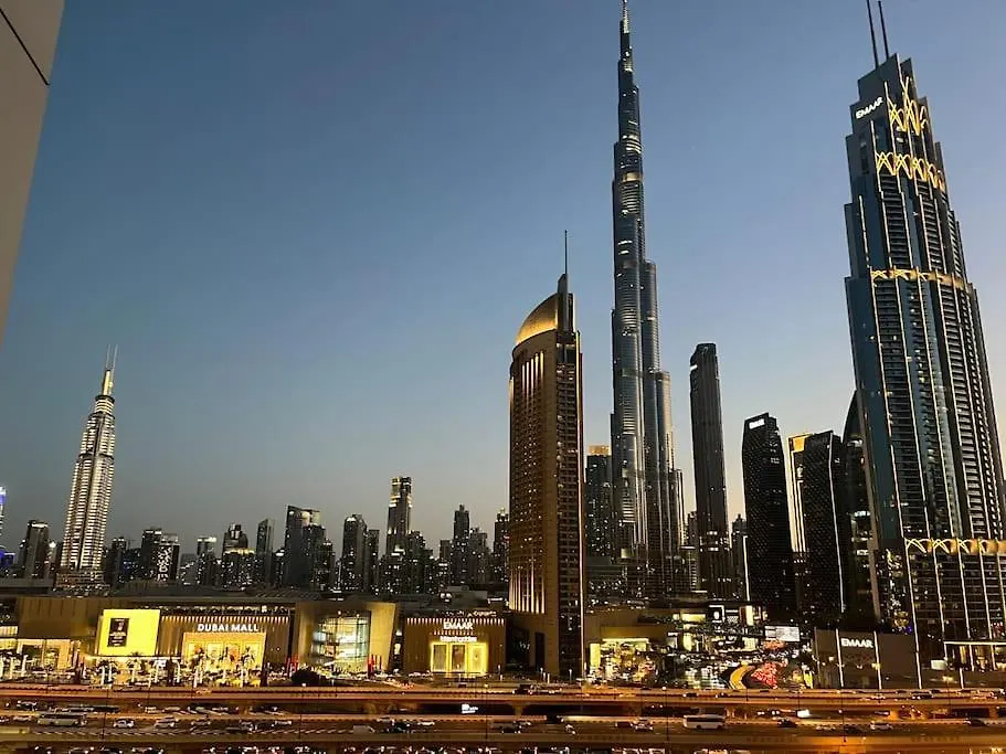 Maxstays - Stunning Burj Khalifa View - Dubai Mall Access - Infinity Pool