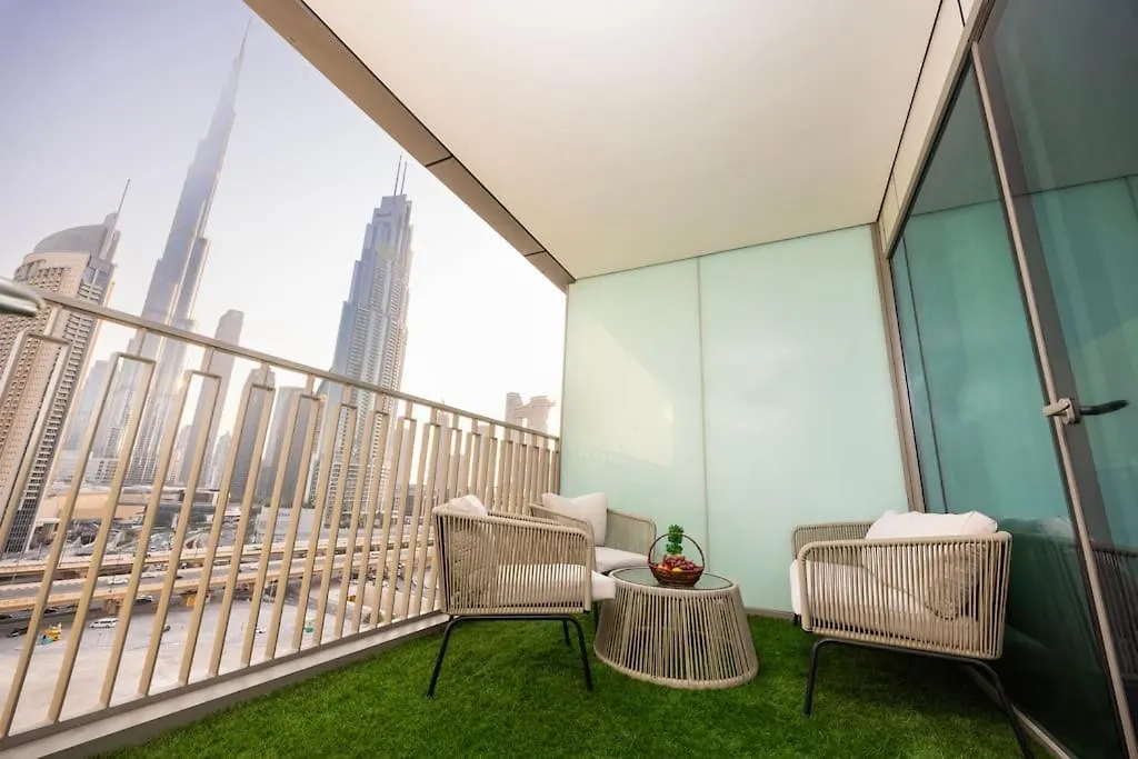 Maxstays - Stunning Burj Khalifa View - Dubai Mall Access - Infinity Pool 0*,  United Arab Emirates