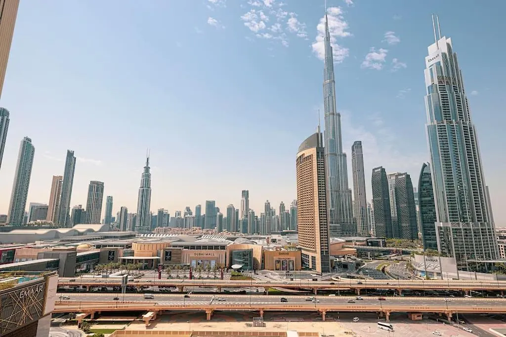 Maxstays - Stunning Burj Khalifa View - Dubai Mall Access - Infinity Pool