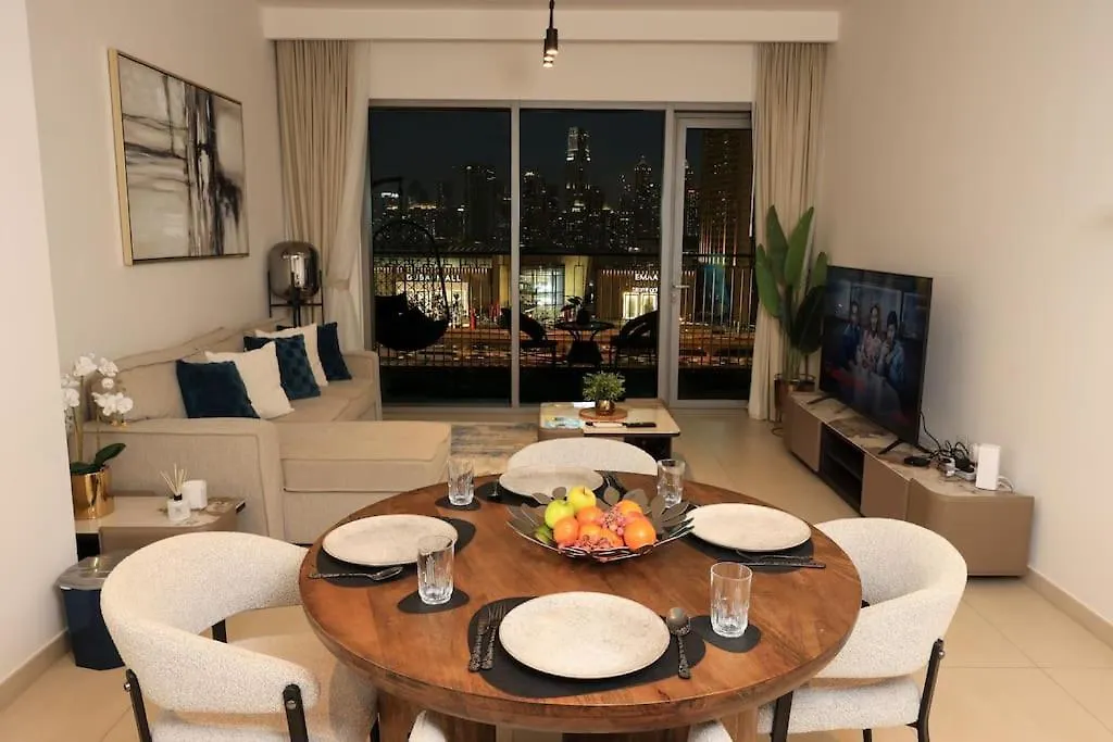 Maxstays - Stunning Burj Khalifa View - Dubai Mall Access - Infinity Pool