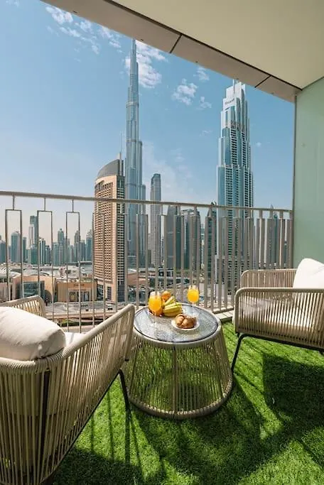 Maxstays - Stunning Burj Khalifa View - Dubai Mall Access - Infinity Pool Apartment