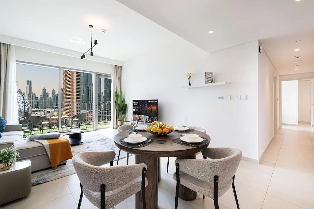 Maxstays - Stunning Burj Khalifa View - Dubai Mall Access - Infinity Pool Apartment