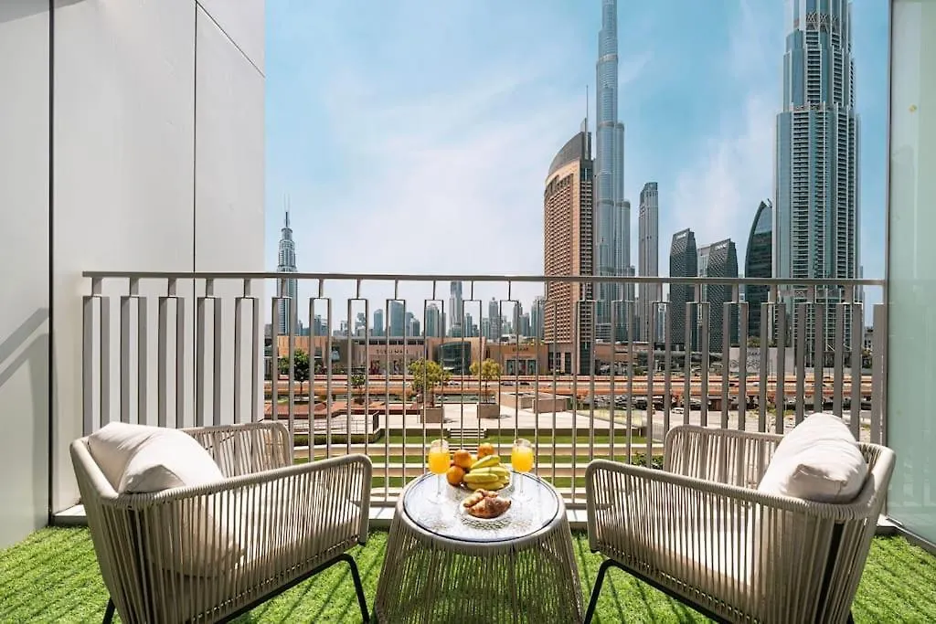 Maxstays - Stunning Burj Khalifa View - Dubai Mall Access - Infinity Pool